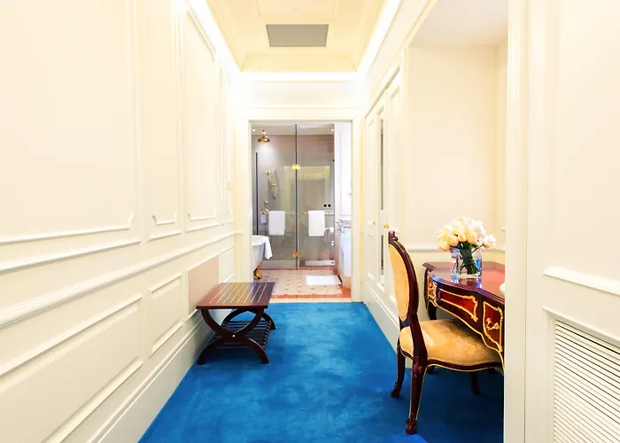 Legend Palace Hotel